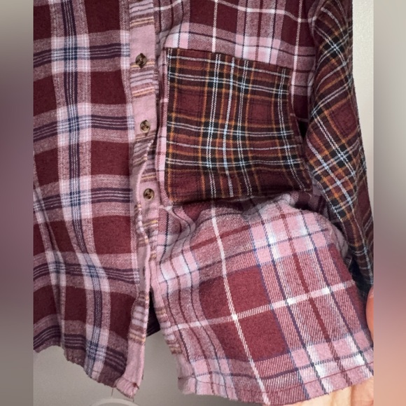 Forever 21 Women’s Burgundy Plaid Patchwork Cropped Long Sleeve Shirt - Picture 3 of 3
